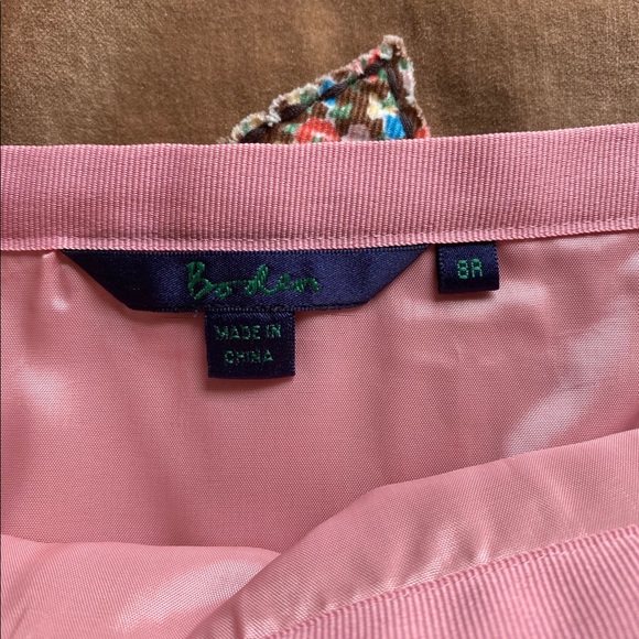 Boden tan skirt with appliqué floral & leaf design - Picture 9 of 13